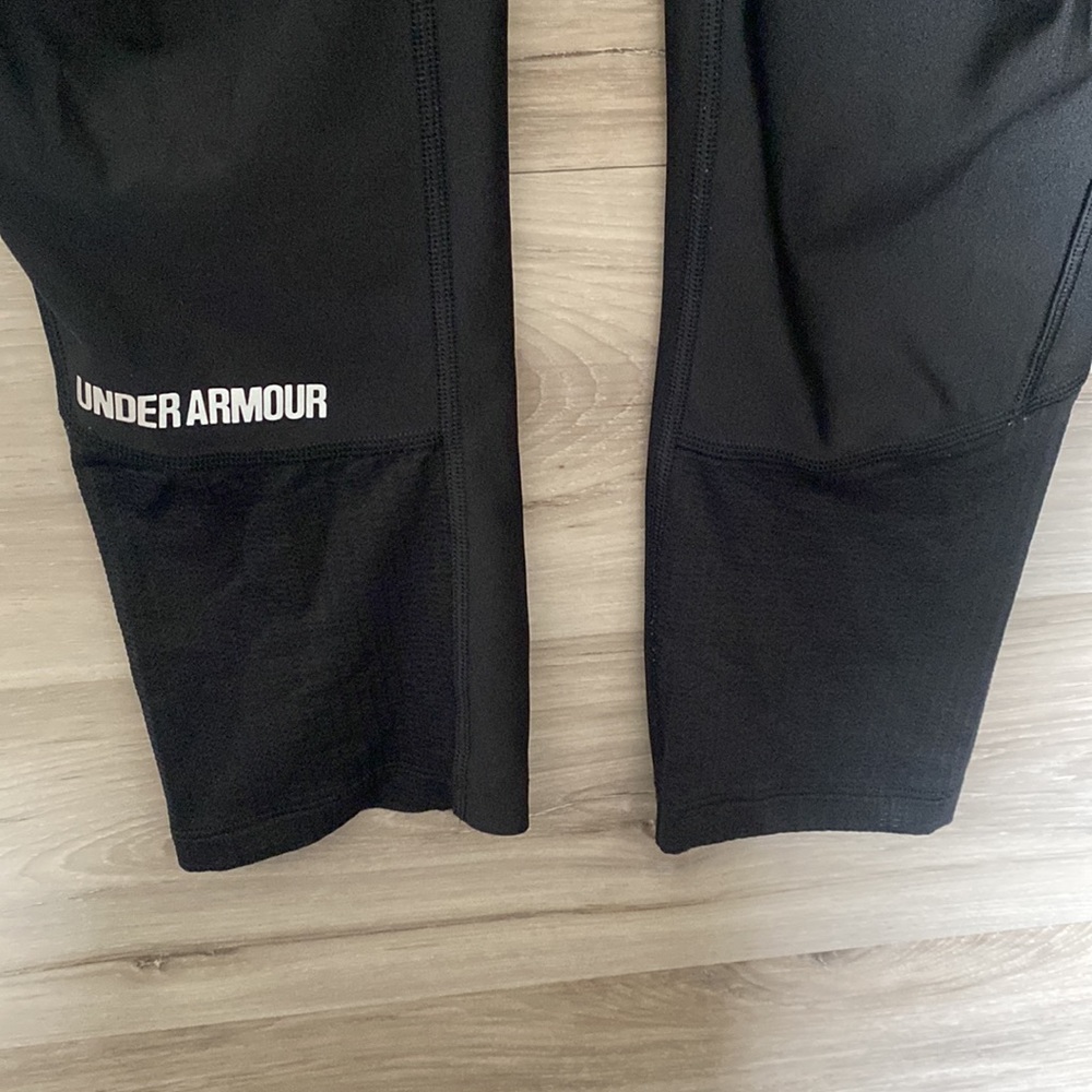 EUC- Women’s Under Armour Athletic Leggings Capris, S - Picture 4 of 5
